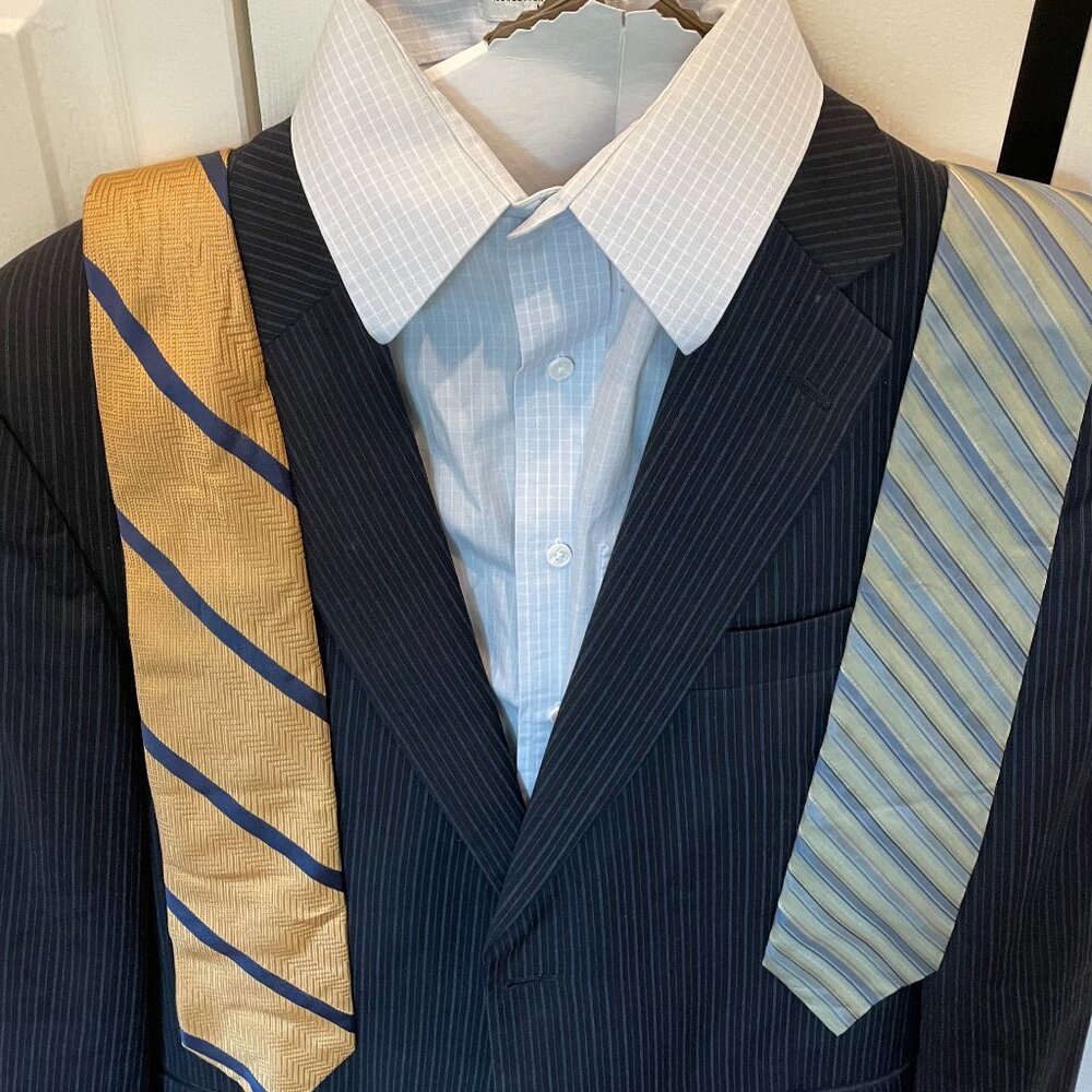 Pre-owned Hart Schaffner & Marx (40R x 32w) Blue pinstripe suit & drycleaned